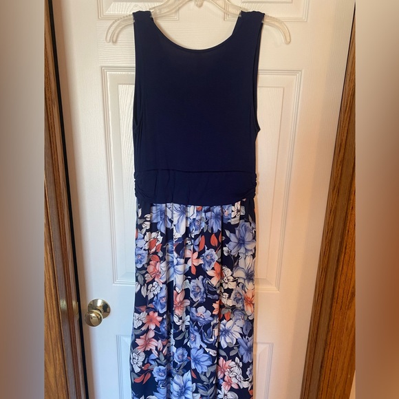 Gilli Maxi Dress - Picture 2 of 3